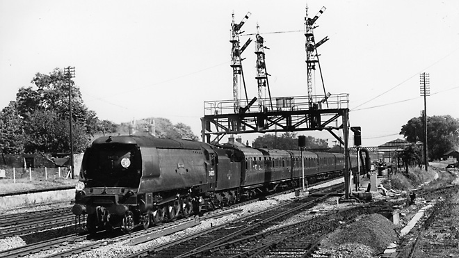 34059 Aproaching Horsted Keynes